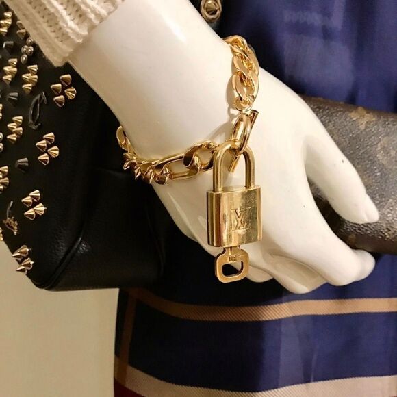 LOUIS VUITTON Lock and Key on (unbranded)Bracelet #303